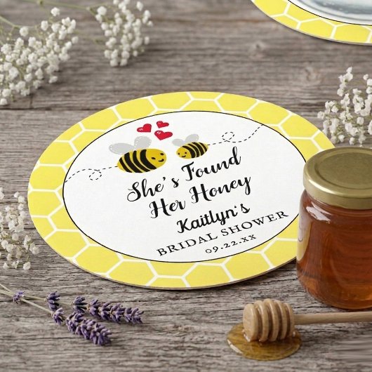 She's Found Her Honey Modern Bee Bridal Shower Runder Pappuntersetzer