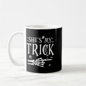 She's My Trick Skeleton Hand Halloween Costume Cou Kaffeetasse (Links)
