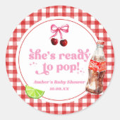 She's Ready To Pop! Cherry Soda Pop Baby Shower Runder Aufkleber (Vorderseite)