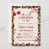 She's the Cherry on top Leopard Cheetah Birthday Einladung (Vorderseite)