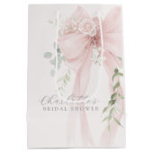 She's tying a knot Bow Bridal Shower Mittlere Geschenktüte (Rückseite)