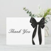 She's Tying the Knot Black Bow Bridal Shower Dankeskarte (Stehend Vorderseite)