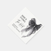 She's Tying The Knot Black Bow Bridal Shower Serviette (Ecke)