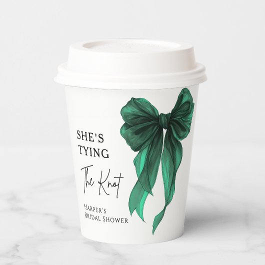 She's Tying The Knot Green Bow Bridal Shower Pappbecher (Links)