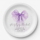 She's Tying The Knot Purple Bow Bridal Shower Pappteller (Vorderseite)