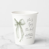 Shes Tying The Knot Sage Green Bow Bridal Shower Pappbecher (Rückseite)