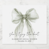 Shes Tying The Knot Sage Green Bow Bridal Shower Schaumweinetikett (Einzelnes Label)