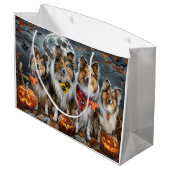 Shetland Sheepdog Halloween Spooky Große Geschenktüte (Rückseite Schrägansicht)