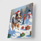 Shetland Sheepdog läuft Schnee mit Weihnachtshut Quadratische Wanduhr (Winkel)