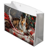Shetland Sheepdog Weihnachtsfest Große Geschenktüte (Rückseite Schrägansicht)