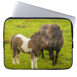 Shetlandpony-Mutter und Nachwuchs Laptopschutzhülle