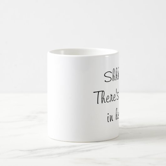 Shhh… Es gibt Wein herein hier Kaffeetasse (Mittel)