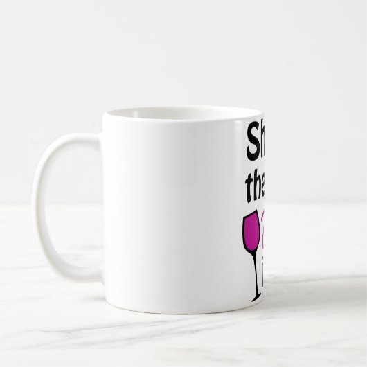 Shhh… Es gibt Wein hier in der Tasse (Links)