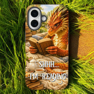 Shhh… Ich lese gemütlich mit dem Drachen iPhone 16 Hülle