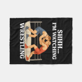 Shhh I'm Watching Wrestling Funny Wrestling Lover  Fleecedecke (Vorderseite (Horizontal))
