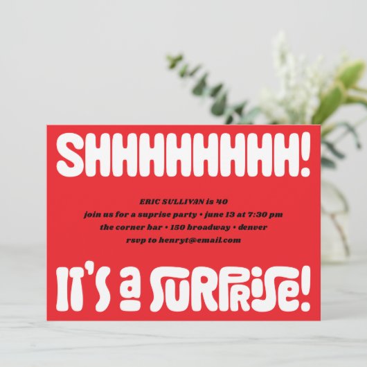 Shhhhh! Überraschung! Party Einladung (Stehend Vorderseite)