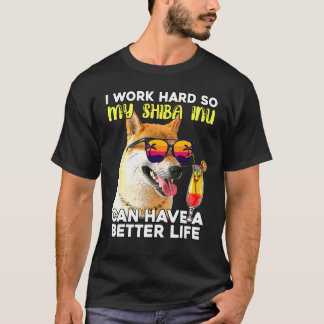 Shiba in I arbeite hart, damit mein Hund besser we T-Shirt