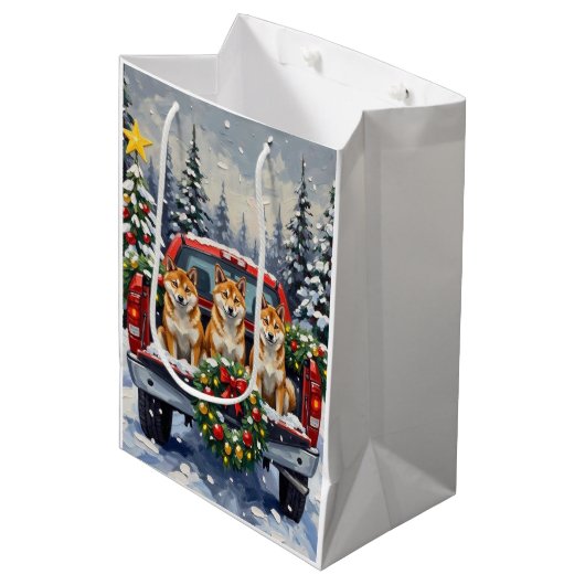 Shiba Inu Christmas Red Truck Holiday Mittlere Geschenktüte (Vorderseite Schrägansicht)