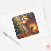 Shiba Inu Decorating the Christmas Tree Painting Quadratischer Aufkleber (Umschlag)