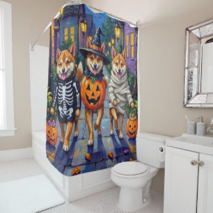 Shiba Inu Hunde in Halloween-Kostümen Duschvorhang