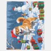 Shiba Inu läuft im Schnee mit Weihnachtsmütze Fleecedecke (Vorderseite)
