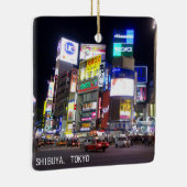 Shibuya City Lights Night in Tokio Japan Keramikornament (Rechts)