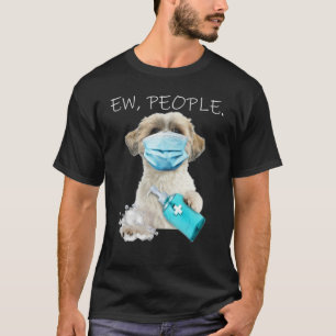 Shih Tzu Ew Leute tragen eine Gesichtsmaske T-Shirt