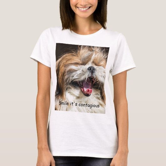 Shih tzu gähnende Lächeln Text anpassen T-Shirt (Vorderseite)