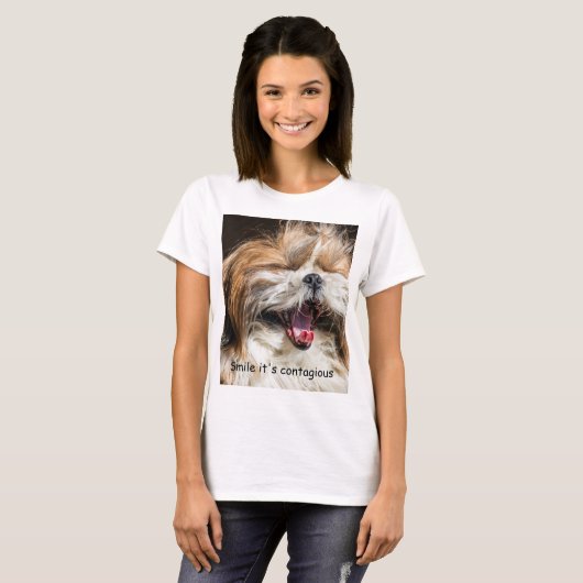 Shih tzu gähnende Lächeln Text anpassen T-Shirt (Vorne ganz)