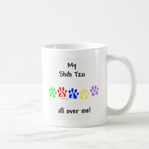 Shih Tzu geht durch Sie Kaffeetasse