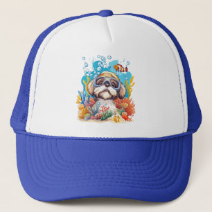 Shih Tzu Hund schnorchelt am Korallenriff Truckerkappe