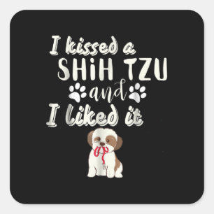 Shih Tzu   Ich küsste einen schicken Tzu und ich m Quadratischer Aufkleber