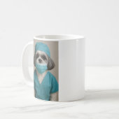 Shih Tzu im Operationsdress Kaffeetasse (Vorderseite Links)