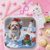 Shih Tzu läuft in Snow mit Weihnachtshut Pappteller (Party)