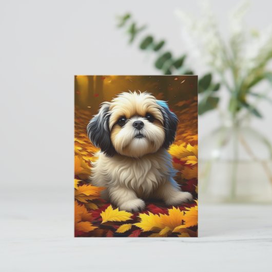Shih Tzu Puppy Dog Spielen in Herbstlauben Postkarte (Stehend Vorderseite)