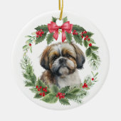 Shih Tzu Red Bow Holly Wreath Keramik Ornament (Vorne)