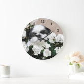Shih Tzu und Rose Große Wanduhr (Zuhause)