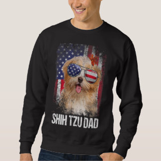 Shih Tzu Vater mit dem stolzen amerikanischen Flag Sweatshirt
