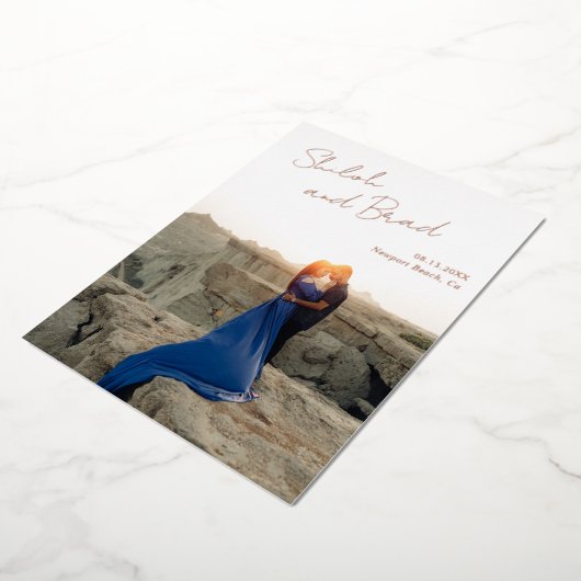 Shiloh Modern Elegante Wedding Save the Date Folieneinladung (Gedreht)