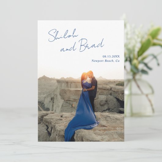 Shiloh Navy Blue Moderne Elegante Hochzeit Save The Date (Stehend Vorderseite)