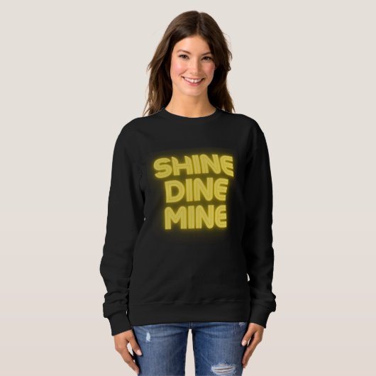 Shine Dine Mine Fun Mega Wearing Outfit Sweatshirt (Vorne ganz)