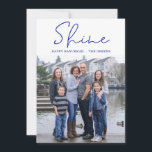 Shine Happy Hanukkah Blue Foto Feiertagskarte<br><div class="desc">Diese wunderbare Fotokarte mit "Shine", "Happy Hanukkah" und Ihrer Familie in blau vorne und passend blau hinten mit weißen Sternen von David ist perfekt für jede Familie. Jeder wird Liebe ein neues Foto bekommen. Wählen Sie einfach diese Vorlage personalisieren, laden Sie ein beliebiges Foto hoch und geben Sie Ihren Familiennamen...</div>