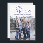 Shine Happy Hanukkah Blue Foto Holiday Card Feiertagskarte<br><div class="desc">Diese wunderbare Fotokarte mit "Shine", "Happy Hanukkah" und Ihrer Familie in blau vorne und passend blau hinten mit weißen Sternen von David ist perfekt für jede Familie. Jeder wird Liebe ein neues Foto bekommen. Wählen Sie einfach diese Vorlage personalisieren, laden Sie ein beliebiges Foto hoch und geben Sie Ihren Familiennamen...</div>