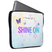 ✨ Shine on 15" Laptop Sleeve - Schmetterlingsleuch (Vorne Rechts)