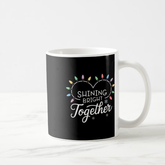 Shining Bright Together Holiday Lights Herz Chris Kaffeetasse (Rechts)