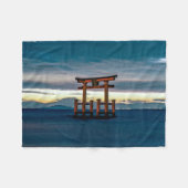 Shinto Shrine-Torii-Japanisches Tor Fleecedecke (Vorderseite (Horizontal))