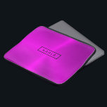 Shiny poliert, tiefrosa metallischer Hintergrund Laptopschutzhülle<br><div class="desc">Eleganter moderner,  tiefrosa Farbton poliert metallische Textur Druck. Optionales Monogramm.</div>