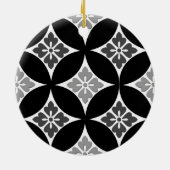 Shippo mit Blume Motif, Schwarz, Weiß und Grau Keramik Ornament (Hinten)