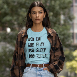 Shirt für das Spiel "Eat-Play-Sleep"-Wiederholung