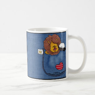 Shirt-Pocket-Pals für Löwen und Lamm Kaffeetasse